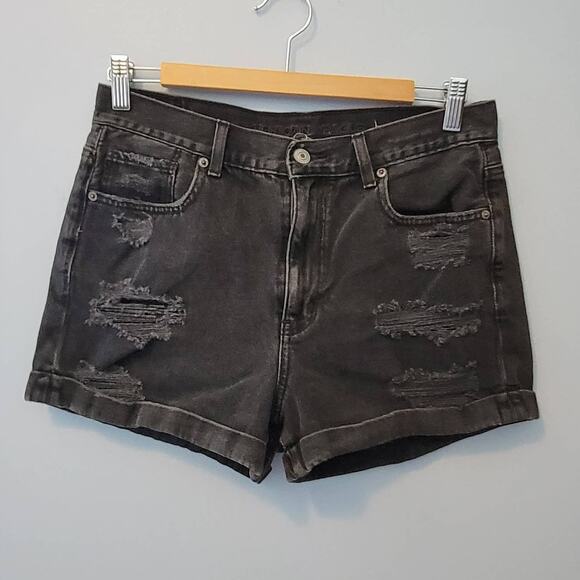 American Eagle Black Distressed Mom Denim Jean Shorts Size 6 - Picture 2 of 6